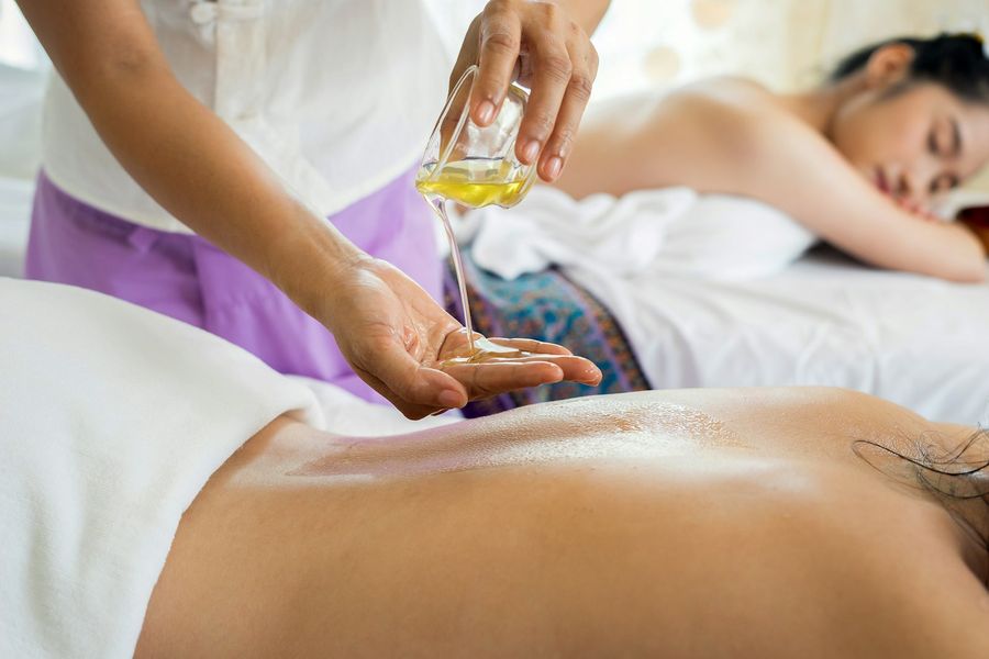 Ședință de masaj terapeutic cu ulei